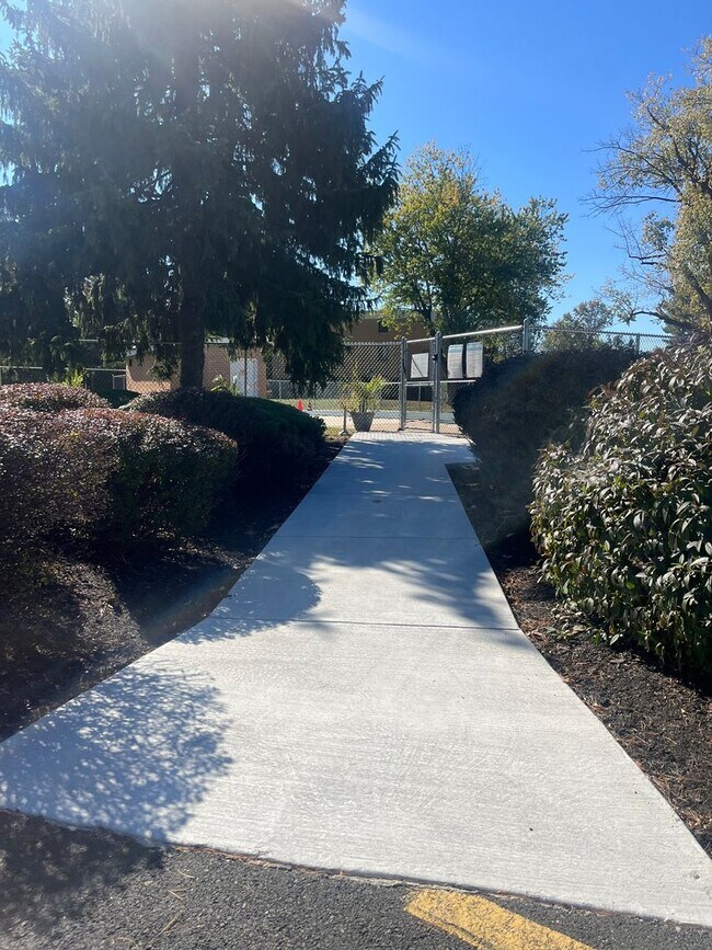 Building Photo - 1 Bd / 1 Bth Warminster Condo