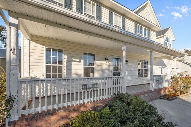 Building Photo - 200 Bridlewood Dr