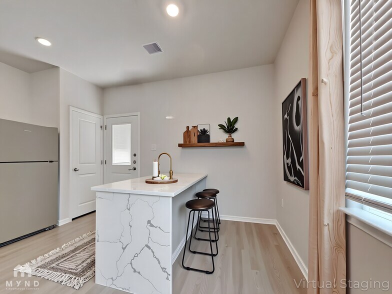 Building Photo - 15419 Maple Ter Dr