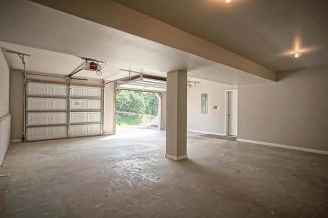 Building Photo - 15 Scarlet Oak Dr