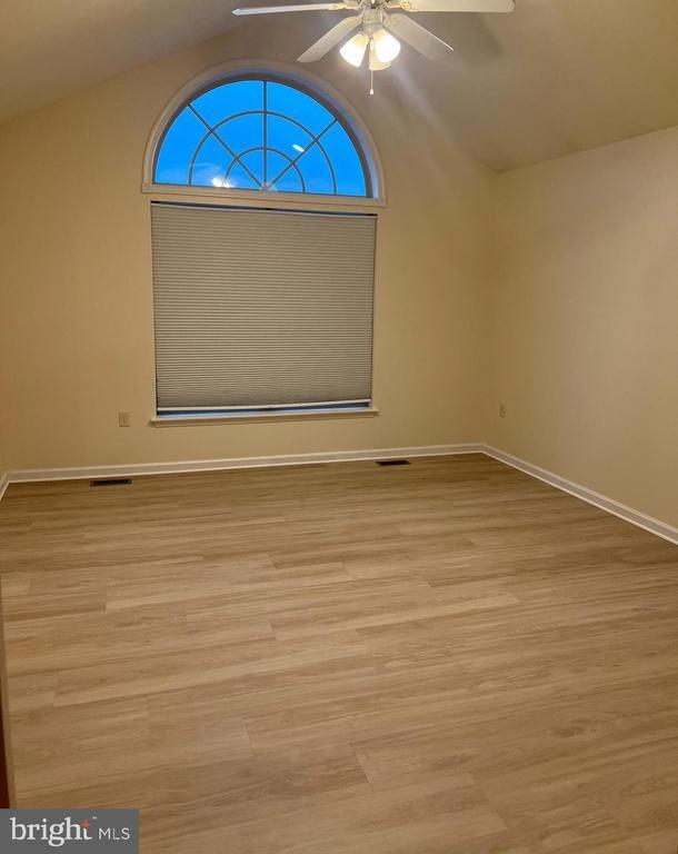 Building Photo - 2037 Powell Dr