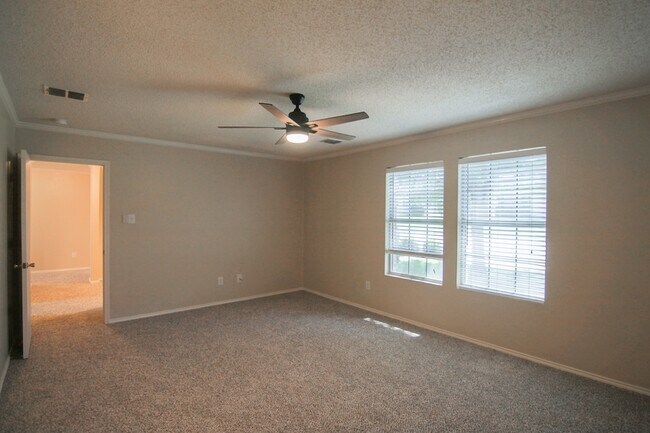 Building Photo - 1460 Stewart Dr
