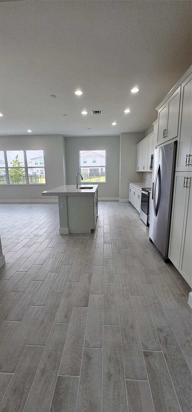 Building Photo - 5461 Empire Dr