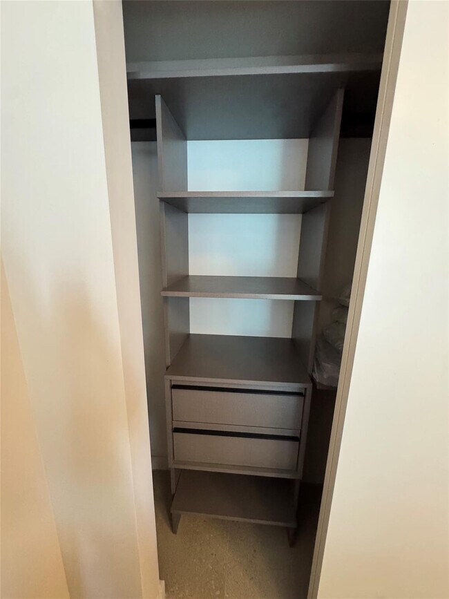 Building Photo - 11 NE 6th St