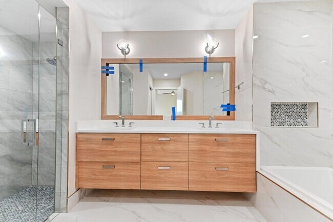 Building Photo - 12510 Crystal Pointe Dr