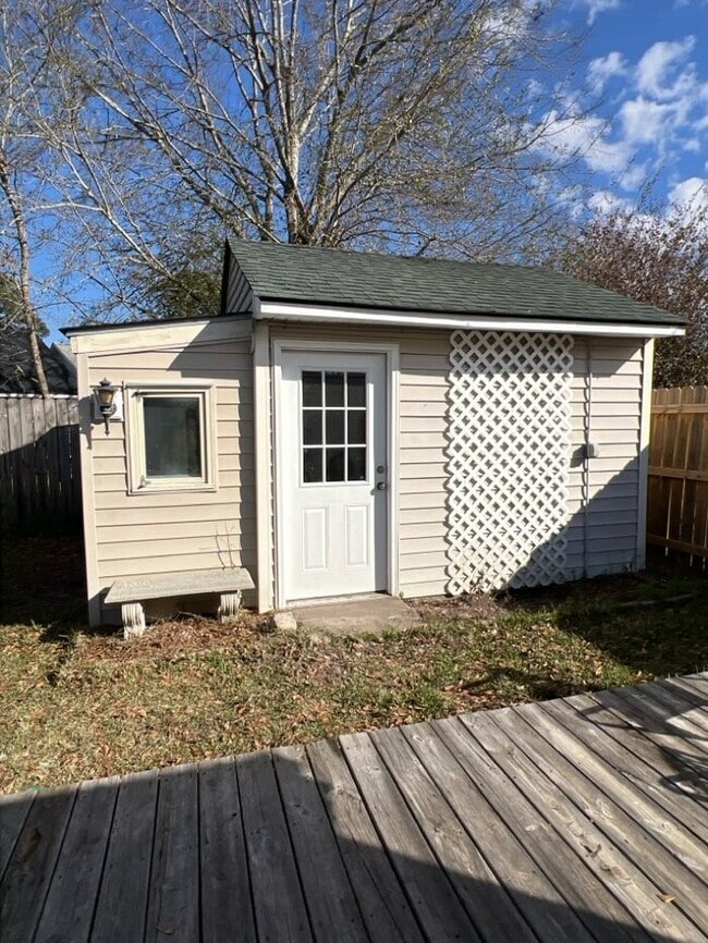 Building Photo - 115 Lancashire Rd