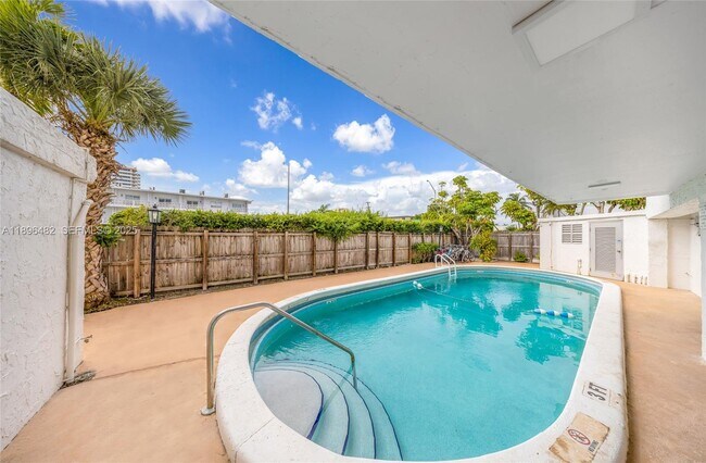 Building Photo - 6545 Indian Creek Dr