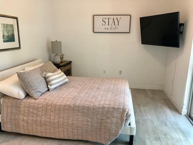 Building Photo - 2362 SW 18th Ave