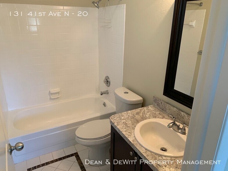 Building Photo - 2 Bed/2 Bath - Unit 31