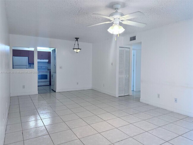 Building Photo - 11150 Royal Palm Blvd