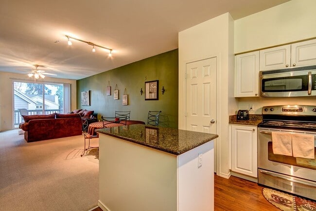 Building Photo - Lynnwood Townhome
