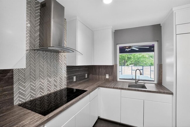 Building Photo - 513 Meadowbrook Dr