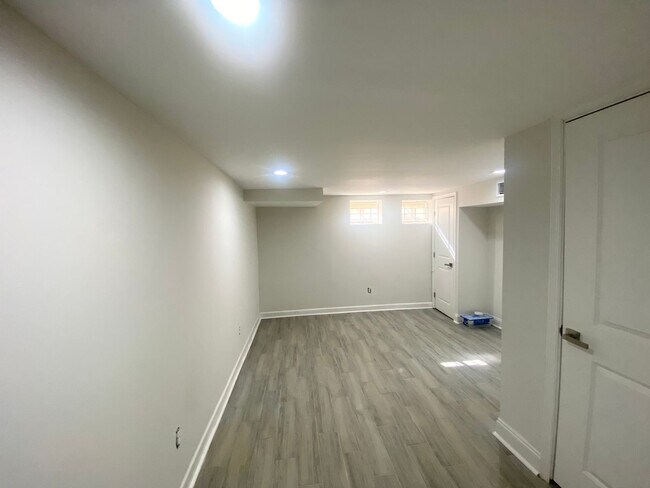 Building Photo - FOR RENT - 2BR/2.5BA Townhome