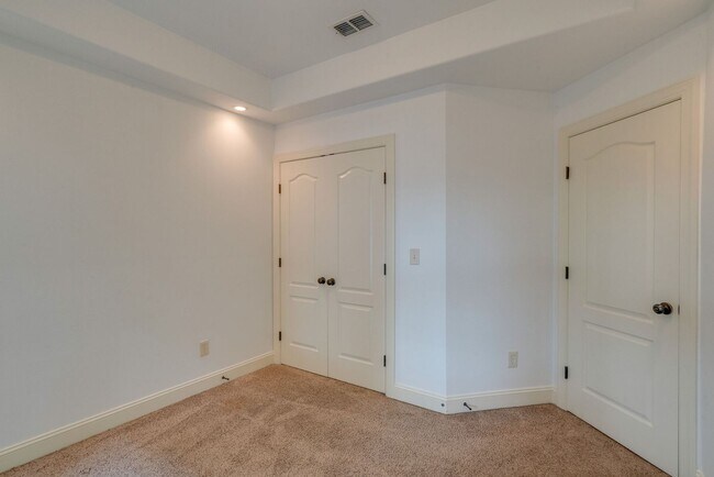 Building Photo - Stunning 3BE/2.5BA home in the heart of Ho...