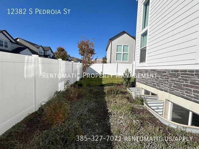 Building Photo - 12382 Pedroia St