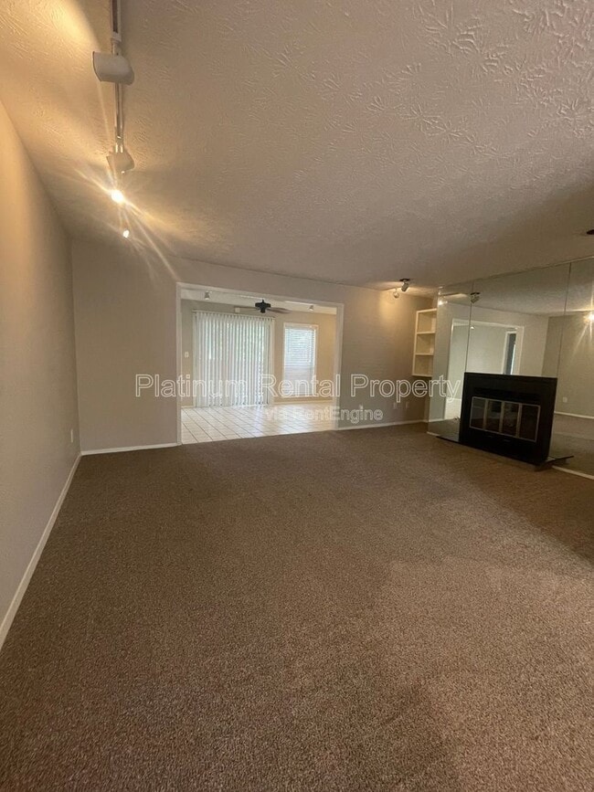 Building Photo - 402 Wynnes Ridge Cir SE