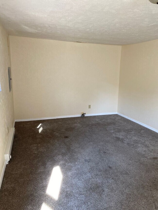 Building Photo - Cozy One bedroom Duplex located in Muncie, IN