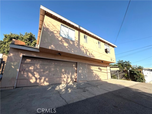 Building Photo - 814 E Erna Ave