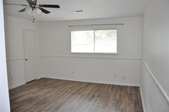 Building Photo - 5519 Caversham Dr