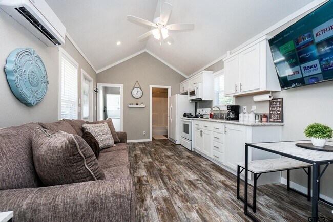 Building Photo - 10801 Harvest Wood Dr