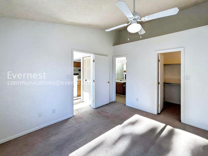 Building Photo - 3700 Iguana Dr