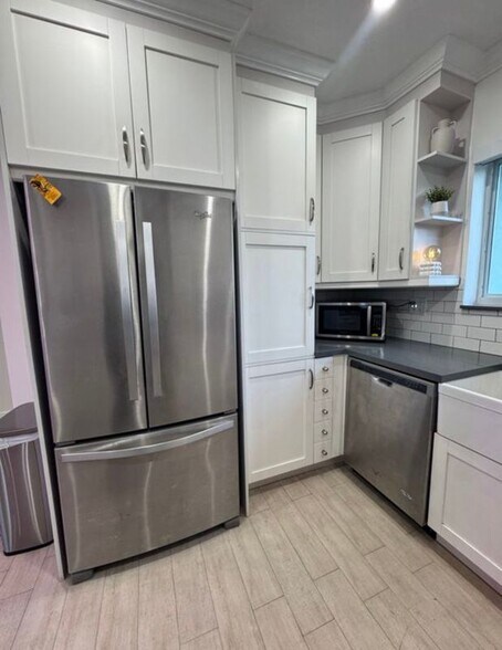 Building Photo - 9315 SW 44th St