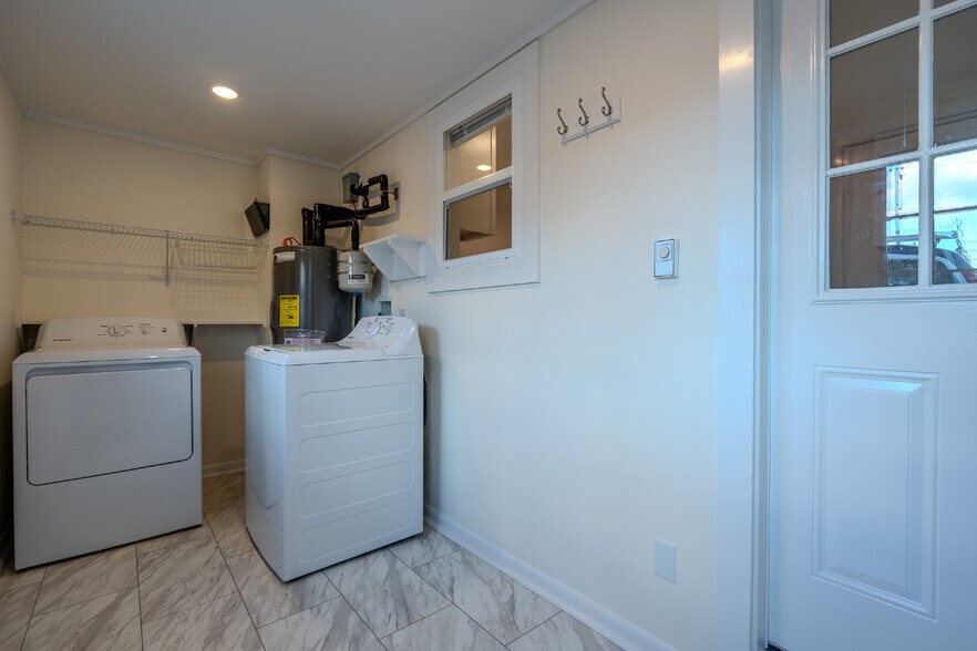 Building Photo - 152 Calvert St