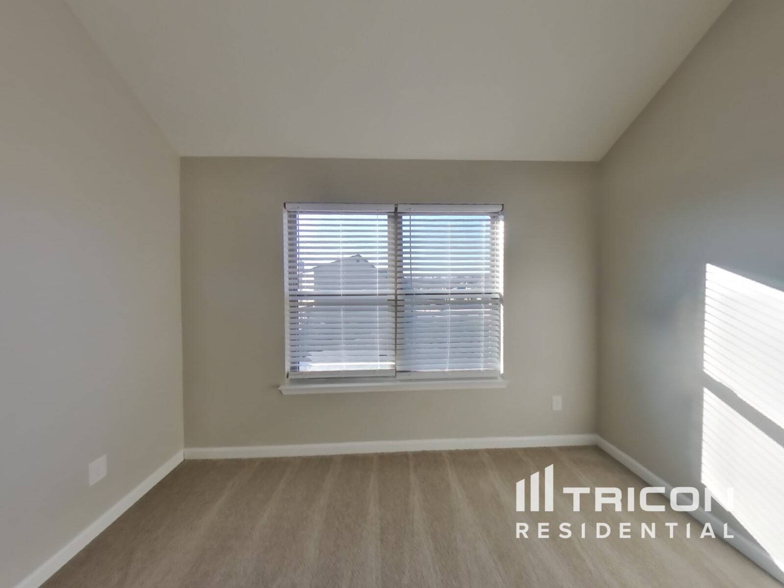 Building Photo - 409 Akers Dr