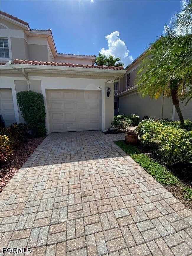 Building Photo - 9265 Belleza Way