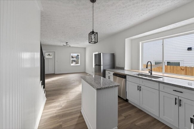 Building Photo - 218 S Walcott St