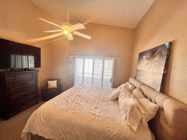 Building Photo - FURNISHED 2 Bed/2 Bath One Car Garage Upst...