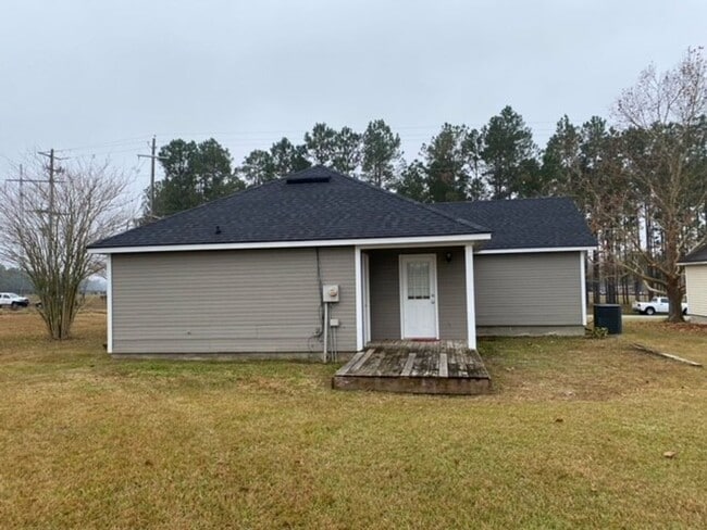 Building Photo - 3/2 HOME NEAR FREEDOM PARK.