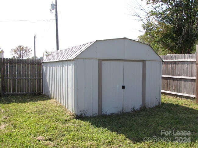 Building Photo - 248 Springway Ln