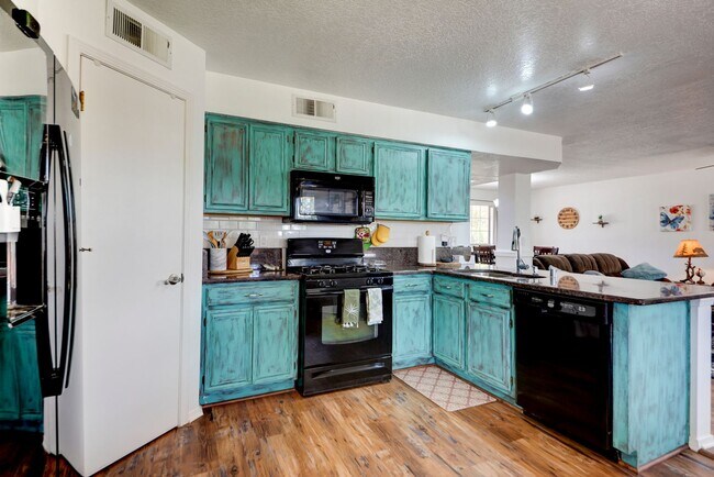 Building Photo - Fully Furnished 3-Bedroom Home Near Petroglyph Monument