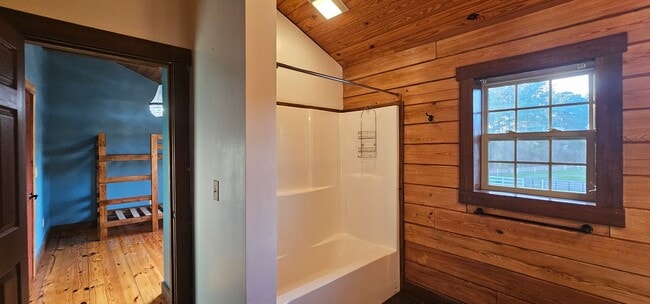 Building Photo - Private Log Cabin Home Peaceful Country Living on Acreage