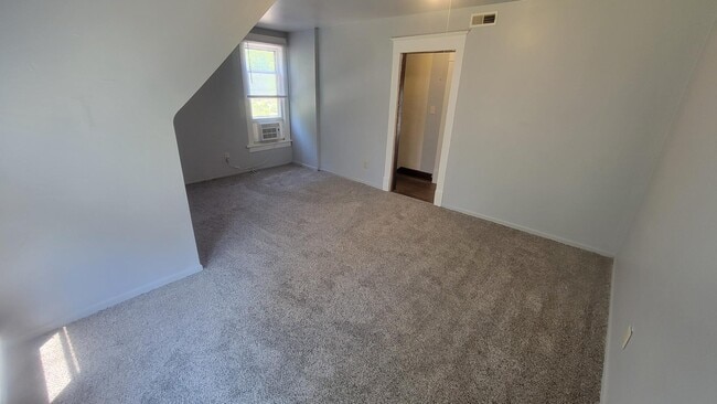 Building Photo - 20 N Willow St