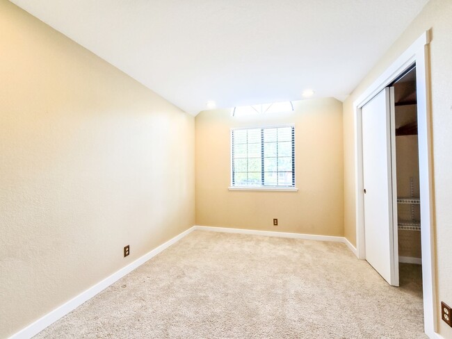 Building Photo - 3BD 2BA Rambler