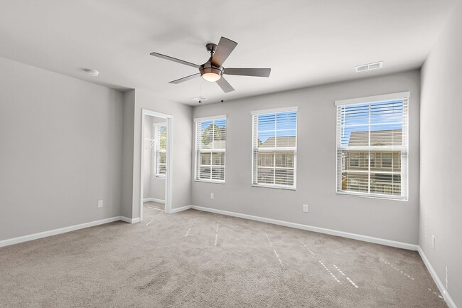 Building Photo - Spacious Summerville Home