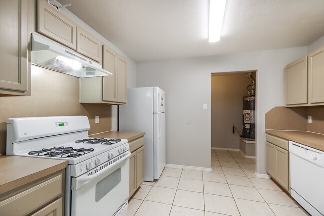 Building Photo - 21243 Linden House Ct