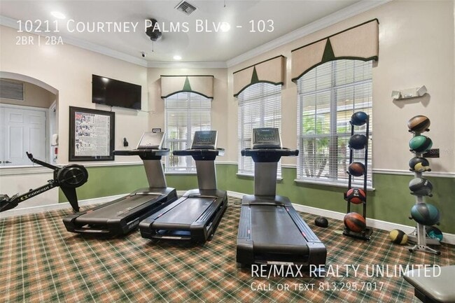 Building Photo - 10211 Courtney Palms Blvd