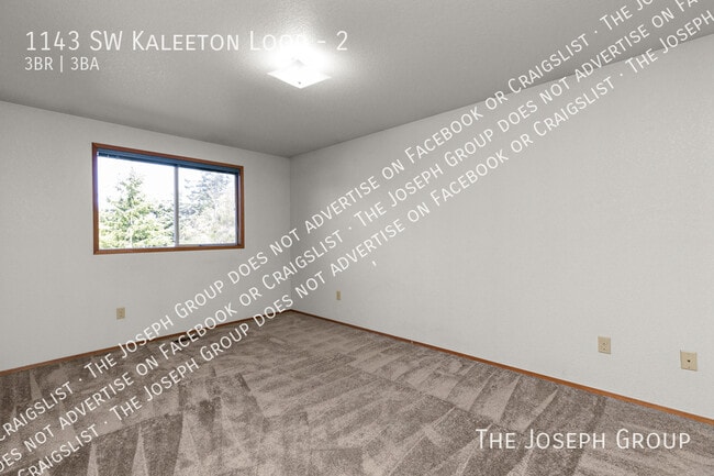 Building Photo - 1143 SW Kaleeton Loop