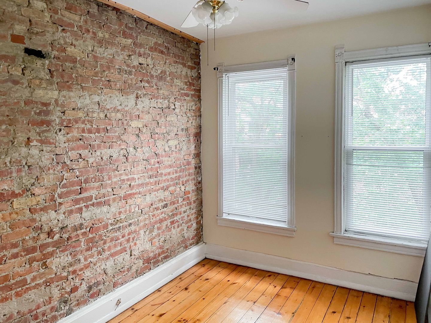 Building Photo - 1214 W Wrightwood Ave