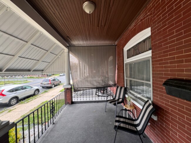 Building Photo - 1217 W Allen St