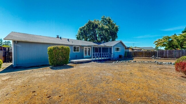 Building Photo - 4 Bedroom 2 Full Bathroom Single Family Ho...