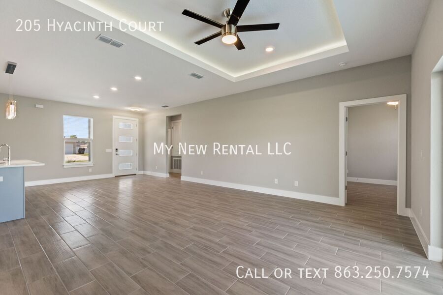Building Photo - 205 Hyacinth Ct