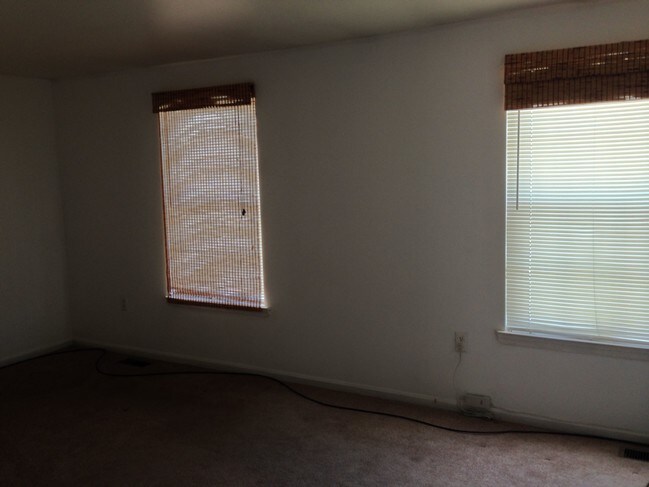 Building Photo - 529 Short Curve Rd