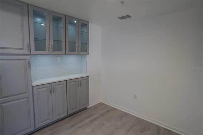 Building Photo - 400 Island Way