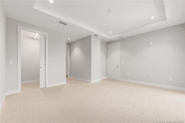 Building Photo - 41 SW Seminole St