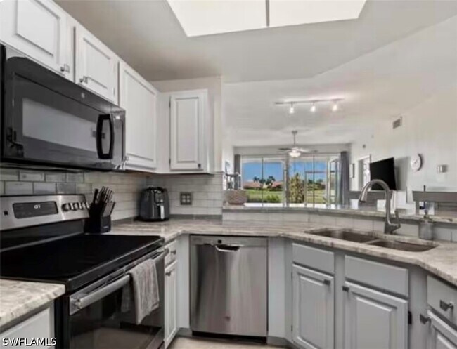 Building Photo - 9855 Costa Mesa Ln