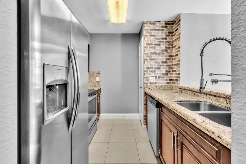 Building Photo - 2803 N Oakland Forest Dr